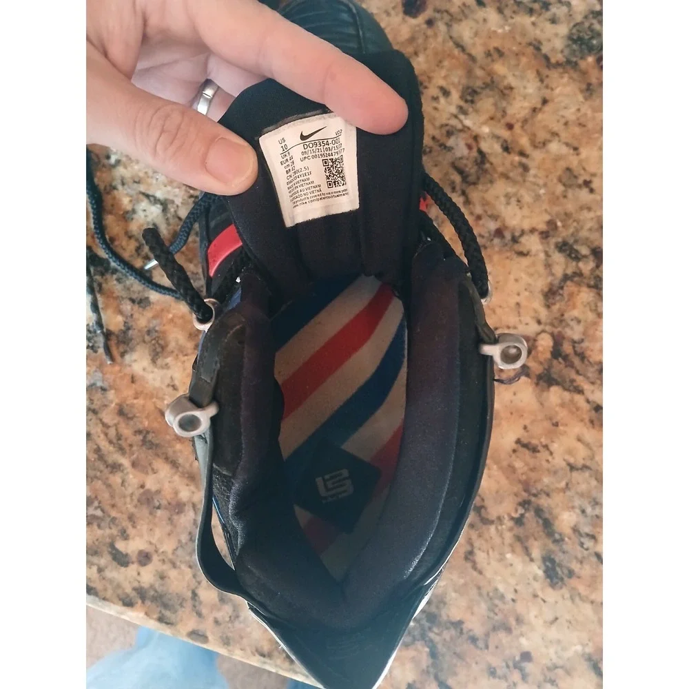 Size 10 - Nike‎ Zoom LeBron 3 Retro Barbershop DO9354-001